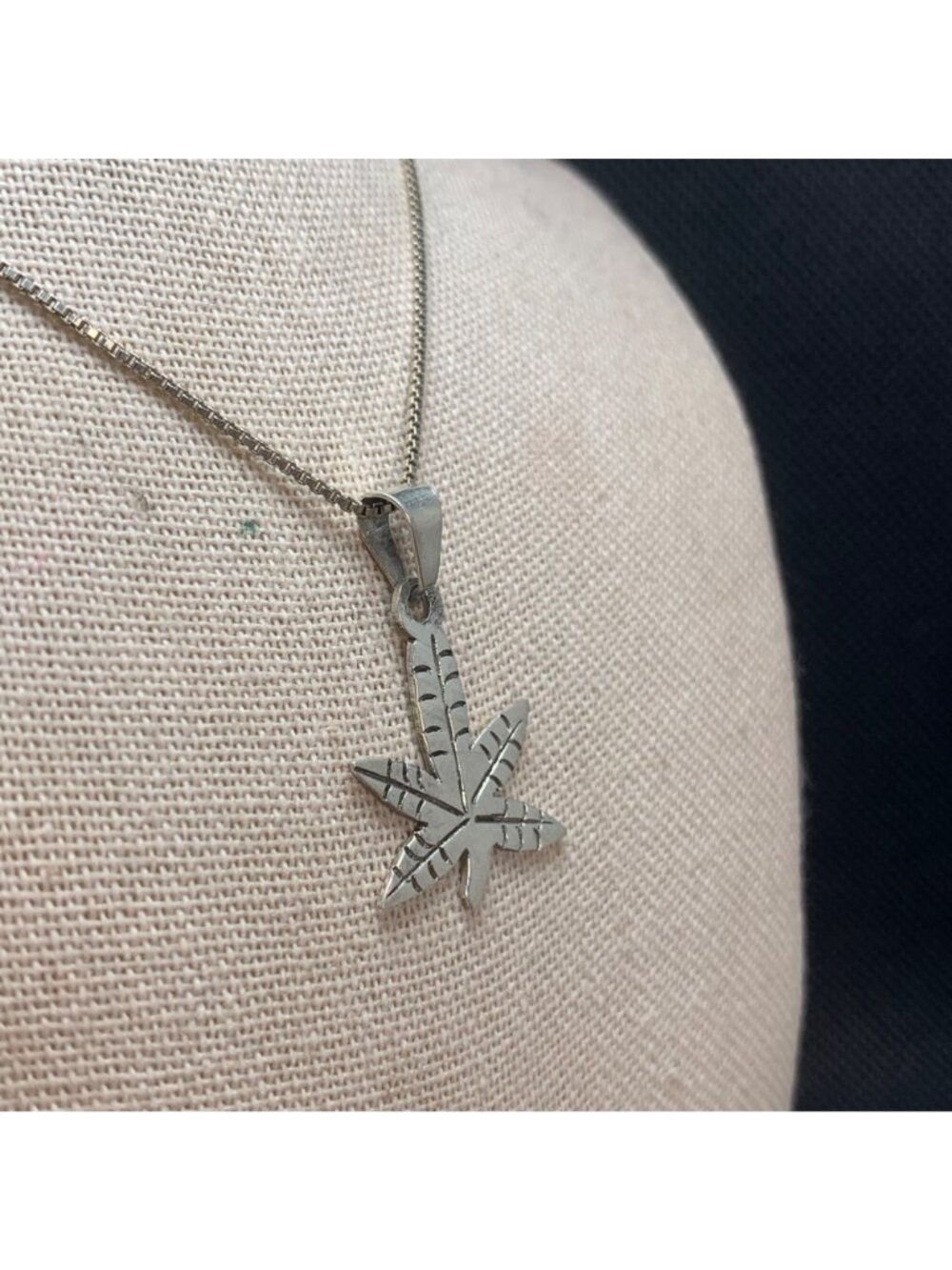 Vintage Hemp Leaf Pendant 925 Sterling Silver 18" Box Chain Spring Ring Clasp - Picture 3 of 14